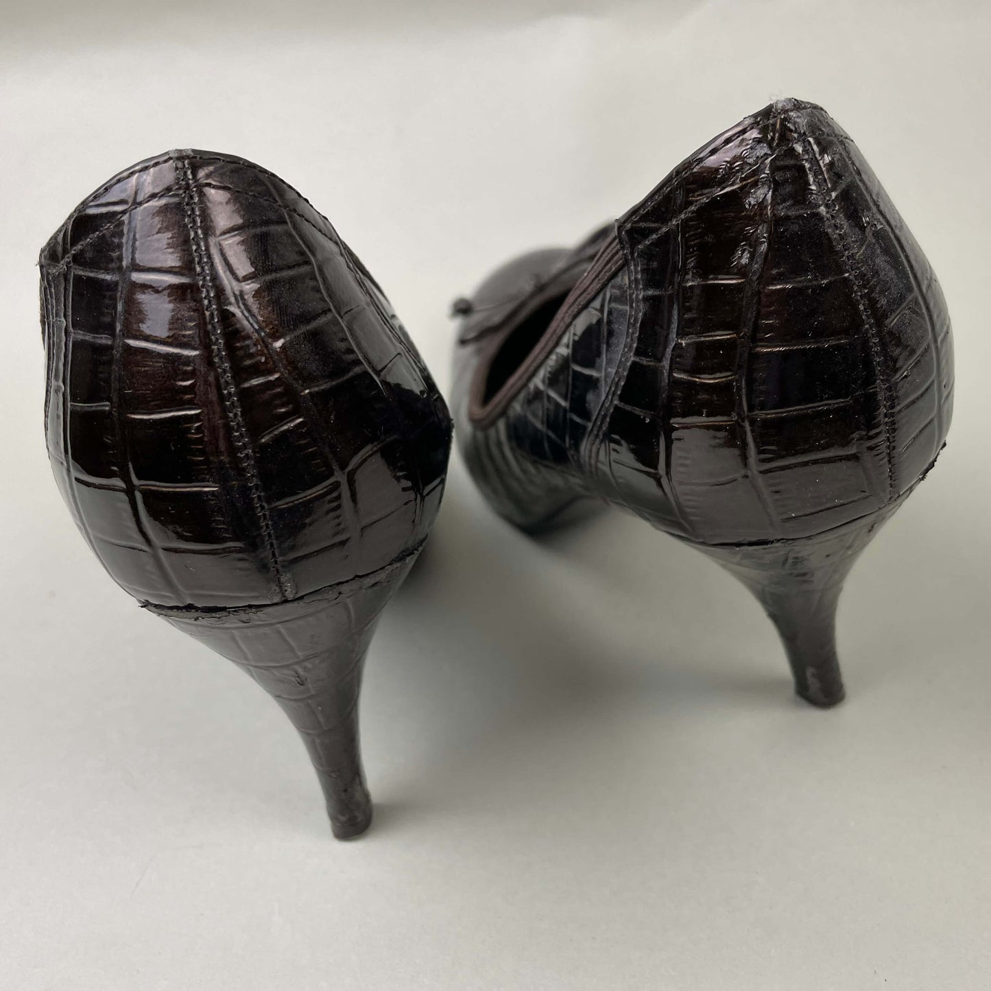Tahari Rounded Toe Pumps Size 7.5