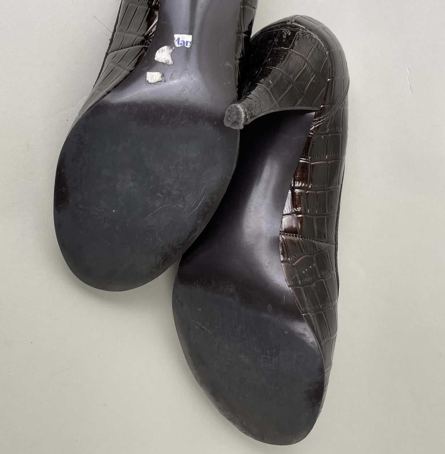 Tahari Rounded Toe Pumps Size 7.5